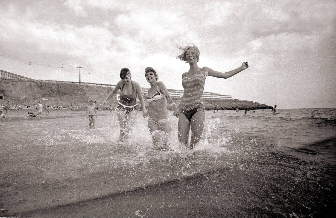 A Fashion Journey Through Time: How the Past Shapes Today’s Style